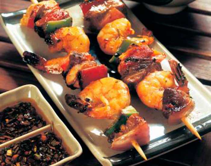 Jueves 8 - Brochetas mar y tierra