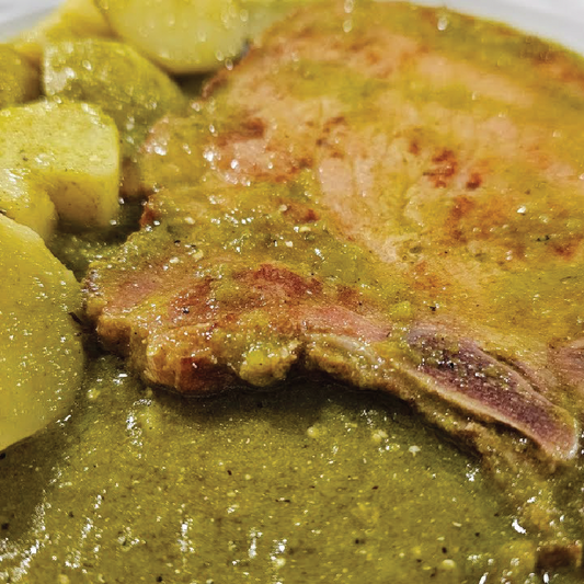 Miércoles 25 - Chuleta con papas en salsa verde